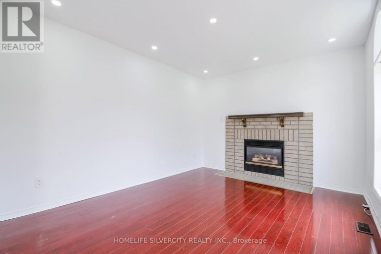 22 MEADOW GLADE ROAD, Brampton (Sandringham-Wellington), Ontario, L6R1Z7