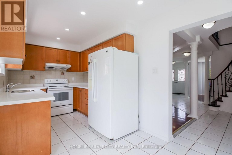 22 MEADOW GLADE ROAD, Brampton (Sandringham-Wellington), Ontario, L6R1Z7