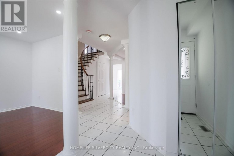 22 MEADOW GLADE ROAD, Brampton (Sandringham-Wellington), Ontario, L6R1Z7