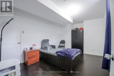 22 MEADOW GLADE ROAD Brampton (Sandringham-Wellington) Ontario photo 20