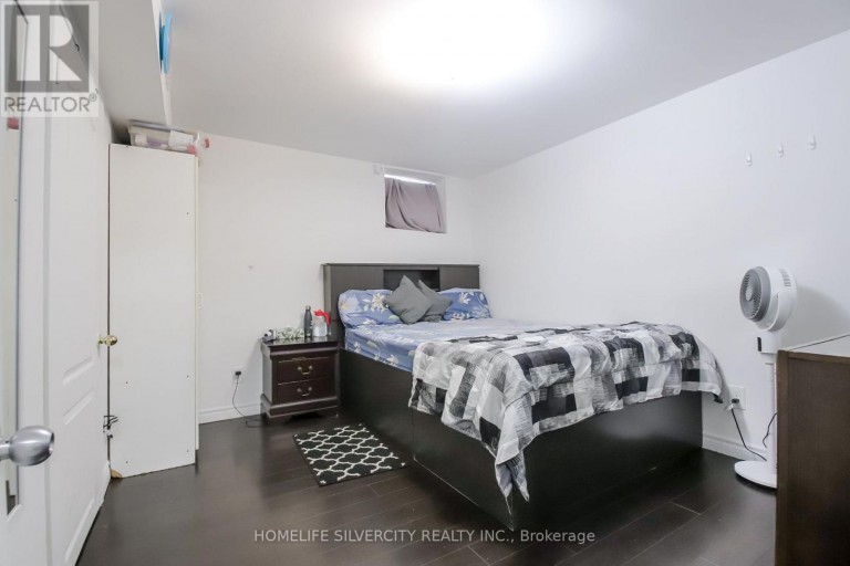 22 MEADOW GLADE ROAD, Brampton (Sandringham-Wellington), Ontario, L6R1Z7