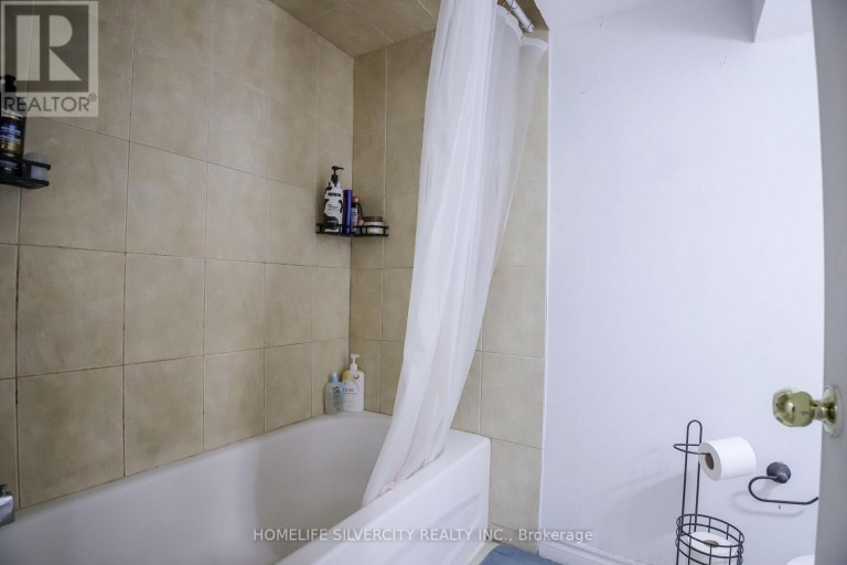22 MEADOW GLADE ROAD, Brampton (Sandringham-Wellington), Ontario, L6R1Z7