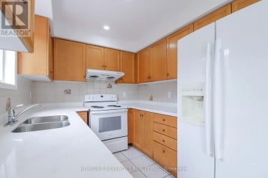 22 MEADOW GLADE ROAD Brampton (Sandringham-Wellington) Ontario photo 25