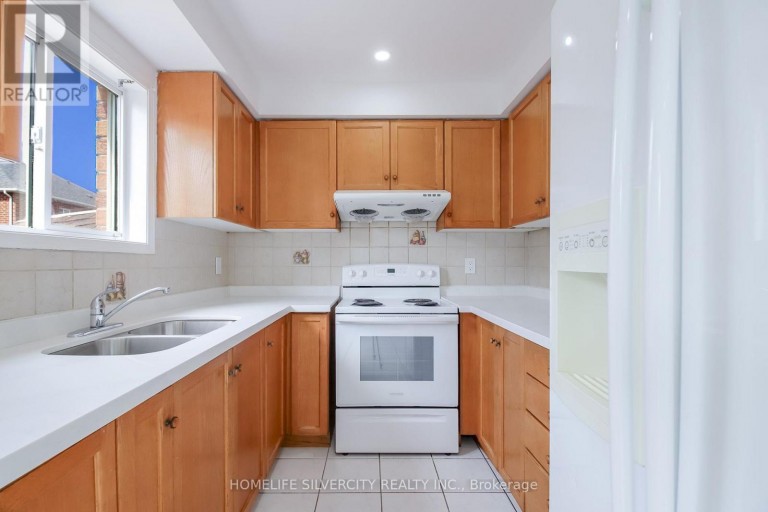 22 MEADOW GLADE ROAD, Brampton (Sandringham-Wellington), Ontario, L6R1Z7