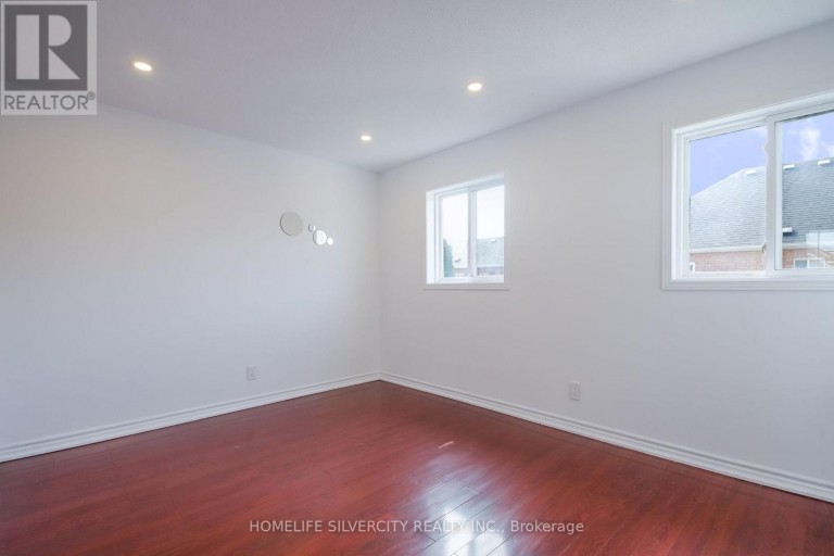 22 MEADOW GLADE ROAD, Brampton (Sandringham-Wellington), Ontario, L6R1Z7