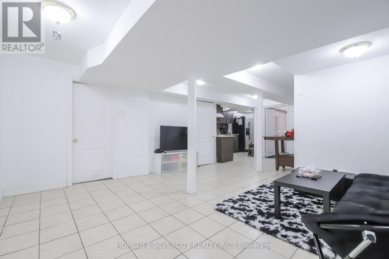 22 MEADOW GLADE ROAD, Brampton (Sandringham-Wellington), Ontario, L6R1Z7