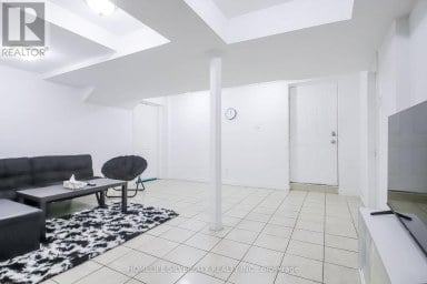 22 MEADOW GLADE ROAD Brampton (Sandringham-Wellington) Ontario photo 46