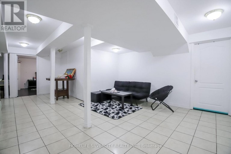 22 MEADOW GLADE ROAD, Brampton (Sandringham-Wellington), Ontario, L6R1Z7