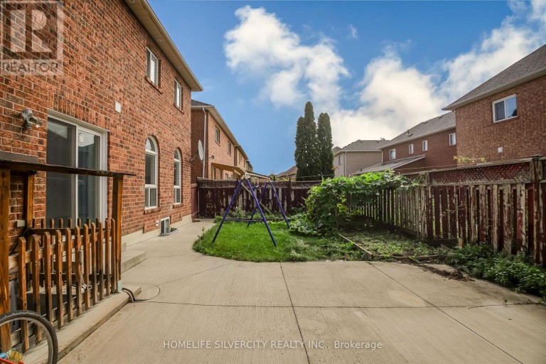 22 MEADOW GLADE ROAD, Brampton (Sandringham-Wellington), Ontario, L6R1Z7