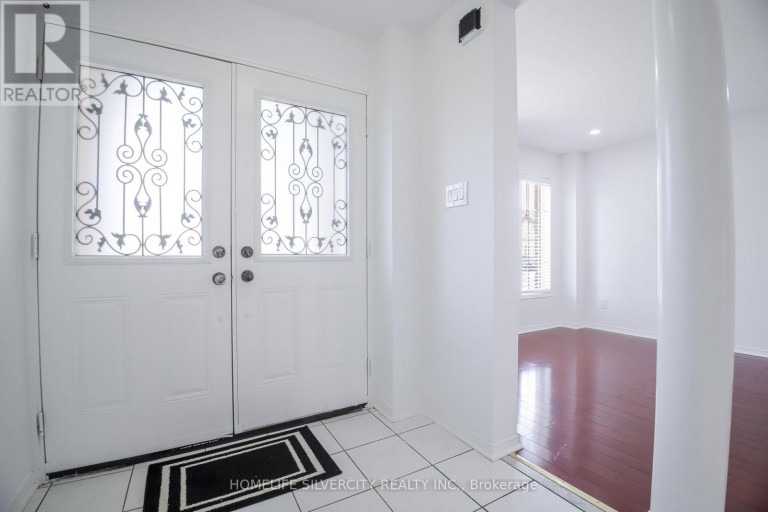 22 MEADOW GLADE ROAD, Brampton (Sandringham-Wellington), Ontario, L6R1Z7