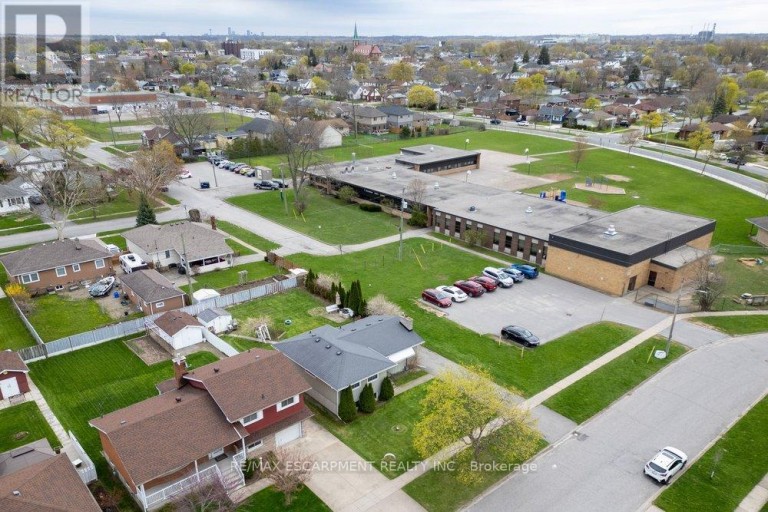 20 ST. CHARLES DRIVE, Thorold (Thorold Downtown), Ontario, L2V2W4