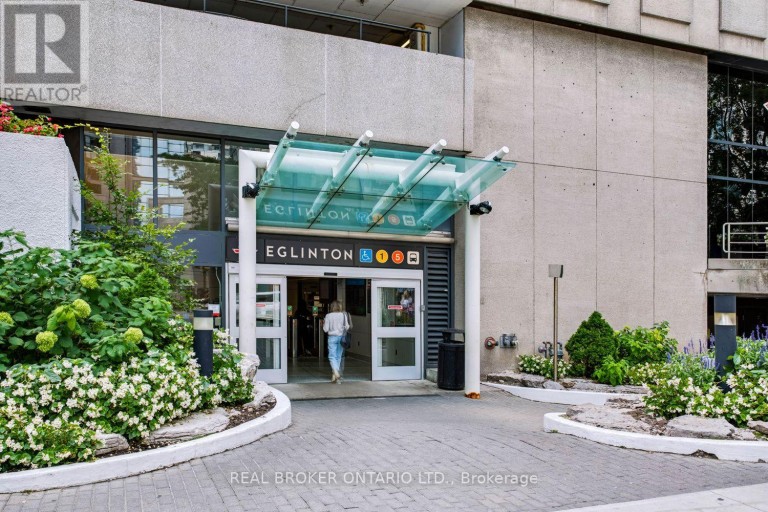 4207 - 2221 YONGE STREET, Toronto (Mount Pleasant West), Ontario, M4S2B4