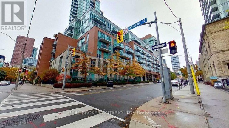 1702 - 112 GEORGE STREET, Toronto (Moss Park), Ontario, M5A2M5