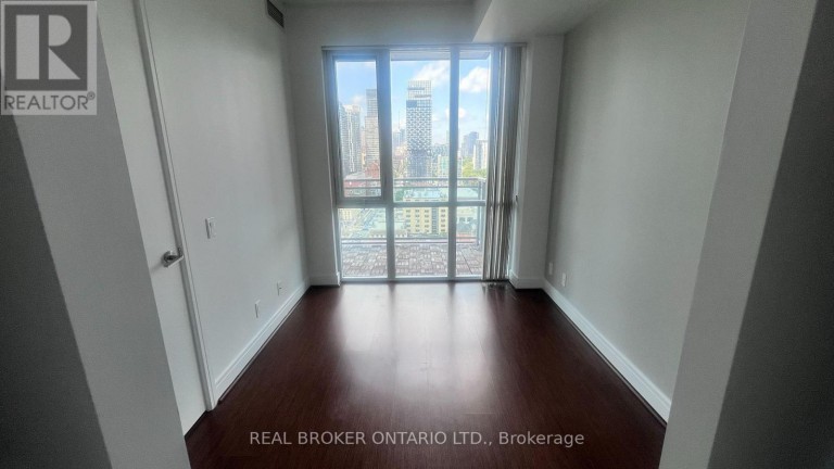 1702 - 112 GEORGE STREET, Toronto (Moss Park), Ontario, M5A2M5