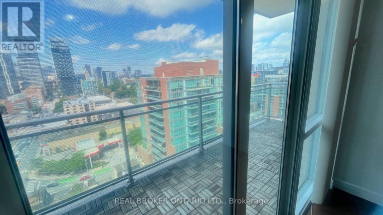 1702 - 112 GEORGE STREET, Toronto (Moss Park), Ontario, M5A2M5
