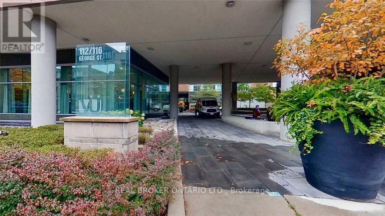 1702 - 112 GEORGE STREET, Toronto (Moss Park), Ontario, M5A2M5