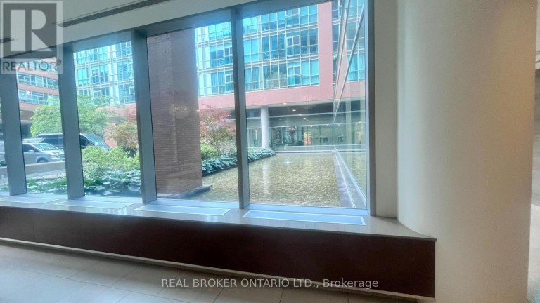 1702 - 112 GEORGE STREET, Toronto (Moss Park), Ontario, M5A2M5