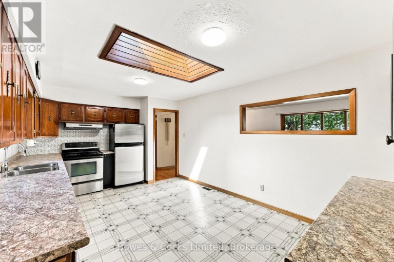687 LUNDY'S LANE, Peterborough (Otonabee Ward 1), Ontario, K9J4J9