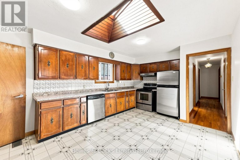 687 LUNDY'S LANE, Peterborough (Otonabee Ward 1), Ontario, K9J4J9