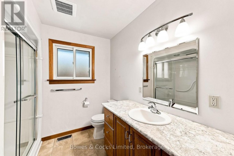 687 LUNDY'S LANE, Peterborough (Otonabee Ward 1), Ontario, K9J4J9