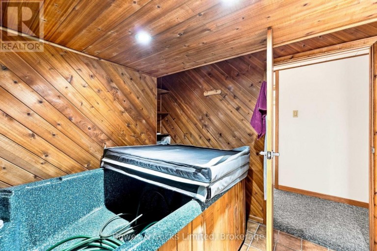 687 LUNDY'S LANE, Peterborough (Otonabee Ward 1), Ontario, K9J4J9