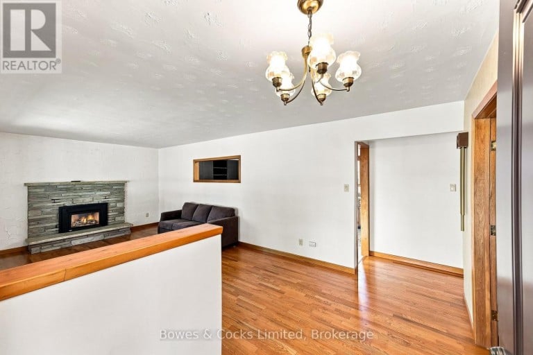 687 LUNDY'S LANE, Peterborough (Otonabee Ward 1), Ontario, K9J4J9