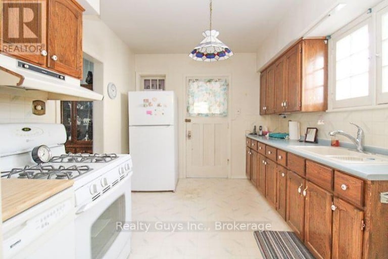523 ARMOUR ROAD, Peterborough (Ashburnham Ward 4), Ontario, K9H1Y8