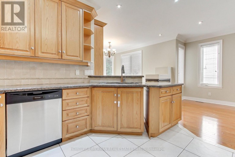 61 PEMBERTON ROAD, Richmond Hill (North Richvale), Ontario, L4C3T5