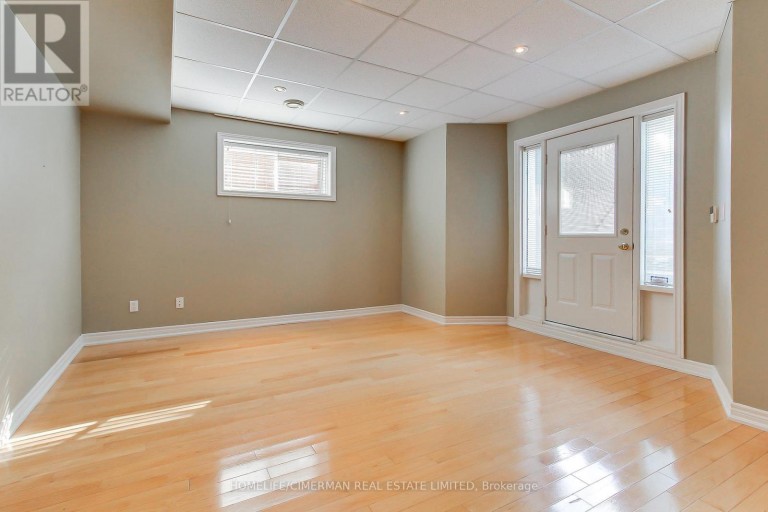 61 PEMBERTON ROAD, Richmond Hill (North Richvale), Ontario, L4C3T5
