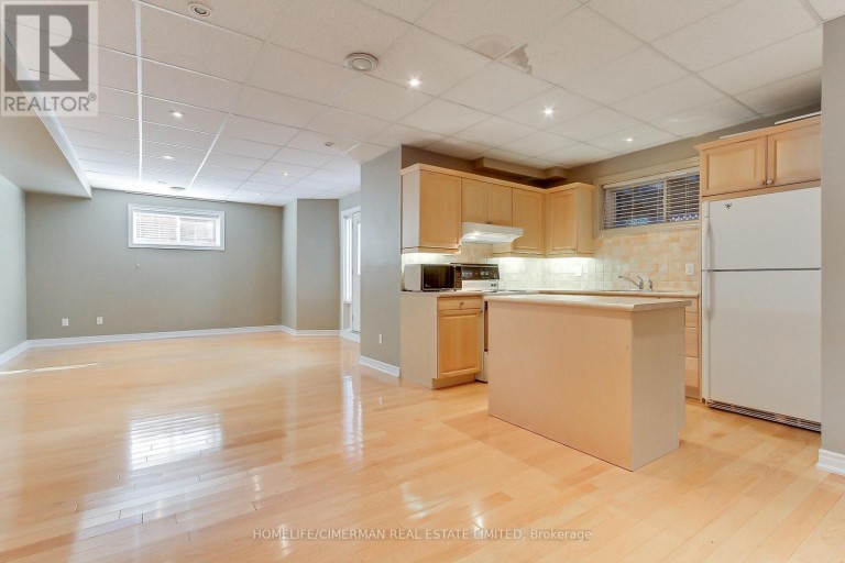 61 PEMBERTON ROAD, Richmond Hill (North Richvale), Ontario, L4C3T5