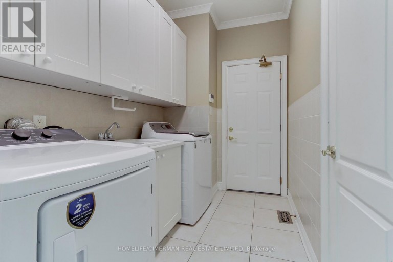 61 PEMBERTON ROAD, Richmond Hill (North Richvale), Ontario, L4C3T5