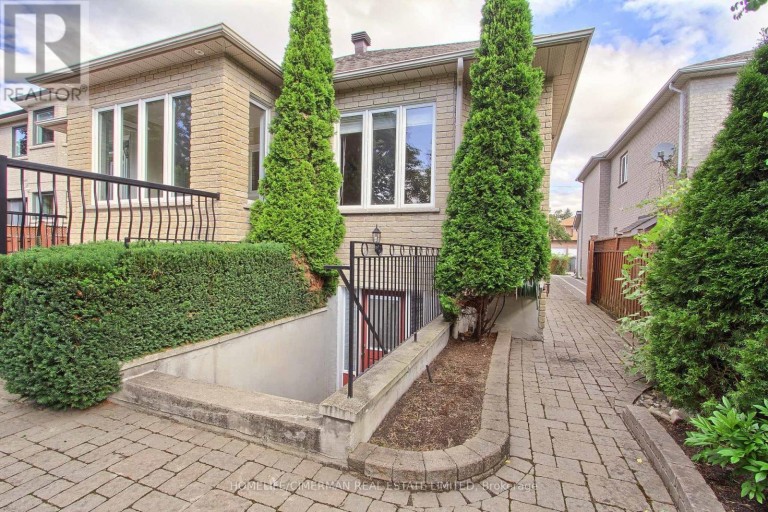 61 PEMBERTON ROAD, Richmond Hill (North Richvale), Ontario, L4C3T5