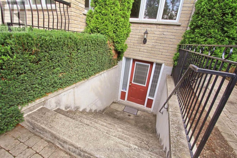 61 PEMBERTON ROAD, Richmond Hill (North Richvale), Ontario, L4C3T5