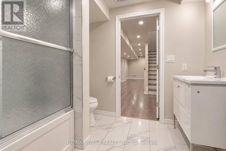 BSMT - 70 BREEZE DRIVE, Bradford West Gwillimbury (Bradford), Ontario, L3Z3A5