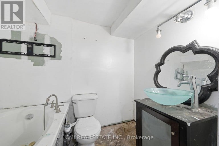 345 LINWOOD AVENUE, Orillia, Ontario, L3V2W8