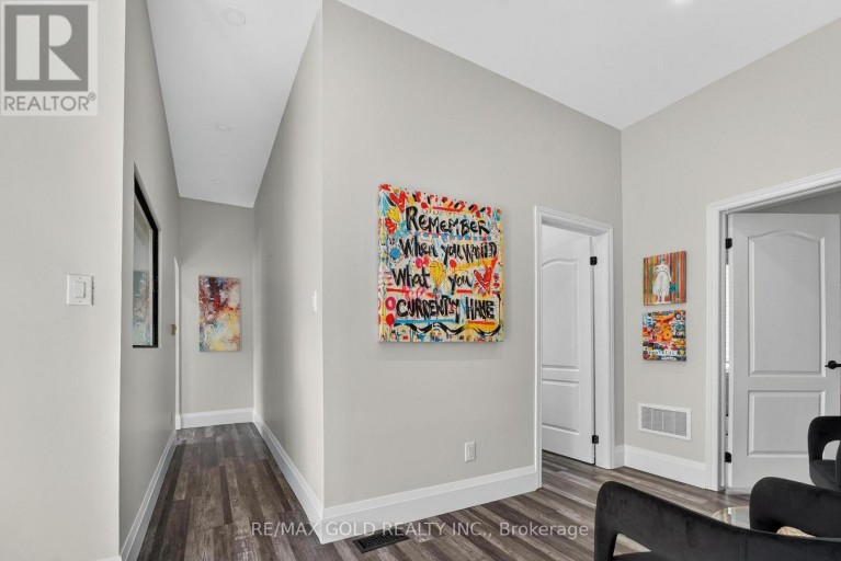 3 WARDROPE AVENUE, Hamilton (Stoney Creek), Ontario, L8G1R9