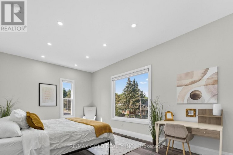 3 WARDROPE AVENUE, Hamilton (Stoney Creek), Ontario, L8G1R9