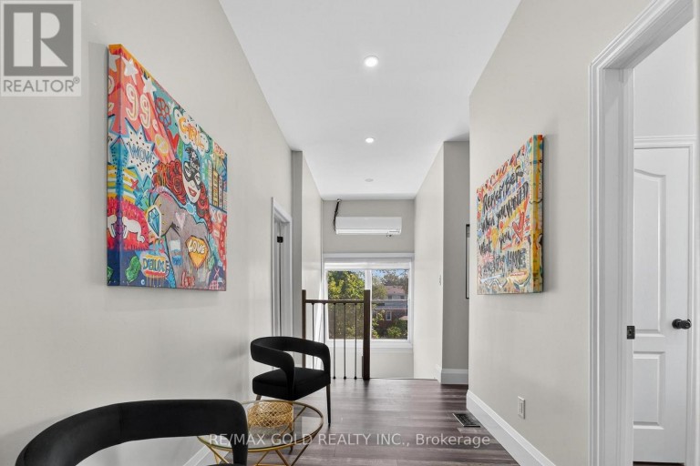 3 WARDROPE AVENUE, Hamilton (Stoney Creek), Ontario, L8G1R9