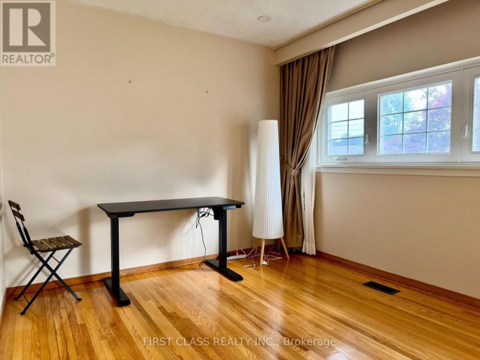 64 GROVE PARK CRESCENT, Toronto (Don Valley Village), Ontario, M2J2C8
