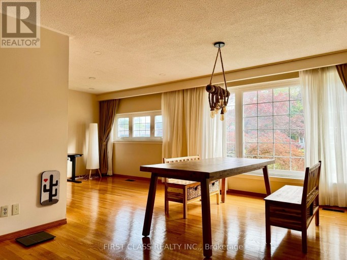 64 GROVE PARK CRESCENT, Toronto (Don Valley Village), Ontario, M2J2C8