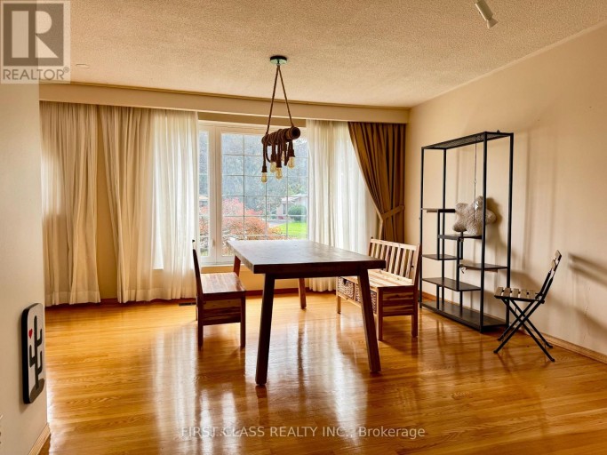 64 GROVE PARK CRESCENT, Toronto (Don Valley Village), Ontario, M2J2C8