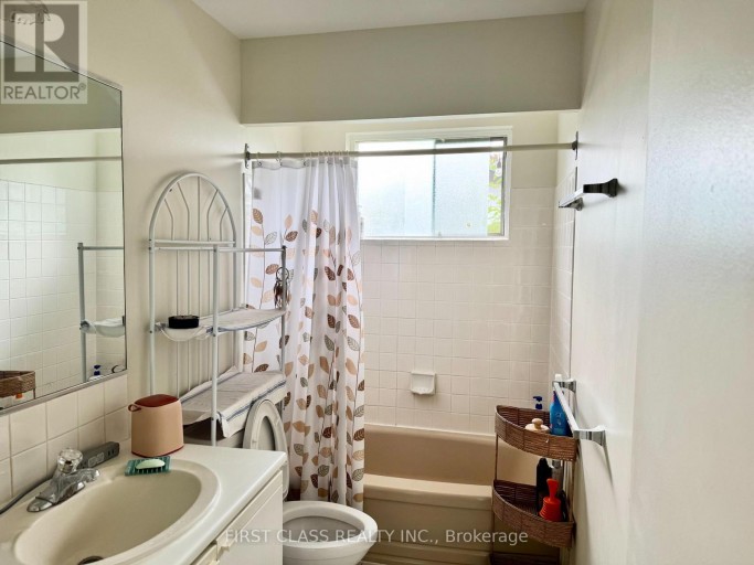 64 GROVE PARK CRESCENT, Toronto (Don Valley Village), Ontario, M2J2C8