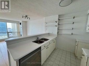 2409 - 10 YONGE STREET Toronto (Waterfront Communities) Ontario photo 5