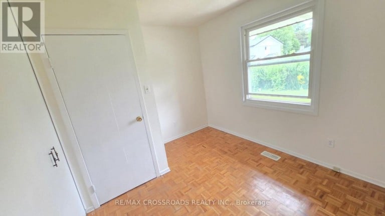106 KIMBERLY CRESCENT, Kitchener, Ontario, N2E1C9
