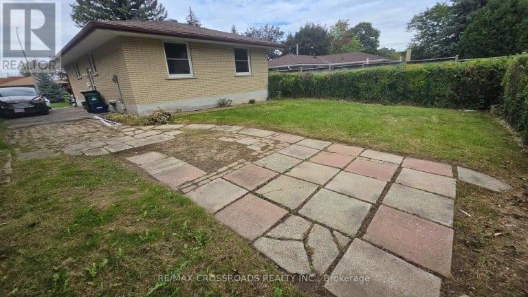 106 KIMBERLY CRESCENT, Kitchener, Ontario, N2E1C9