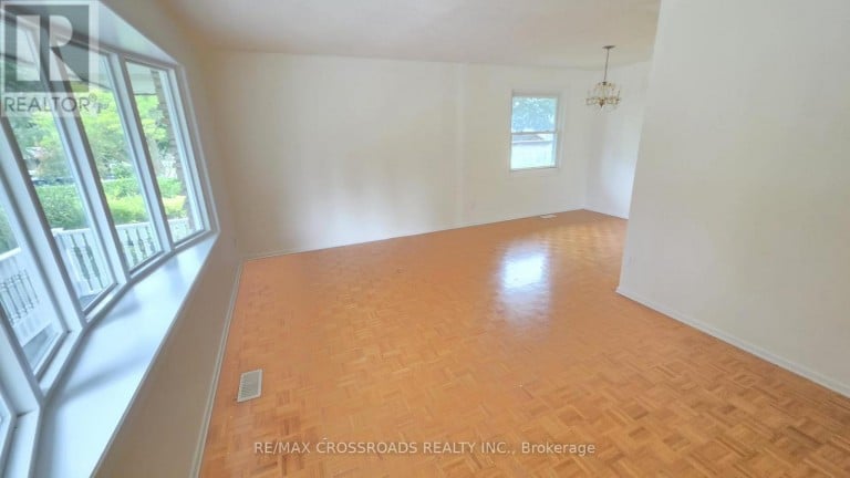 106 KIMBERLY CRESCENT, Kitchener, Ontario, N2E1C9