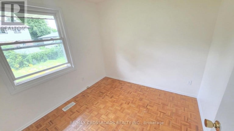 106 KIMBERLY CRESCENT, Kitchener, Ontario, N2E1C9
