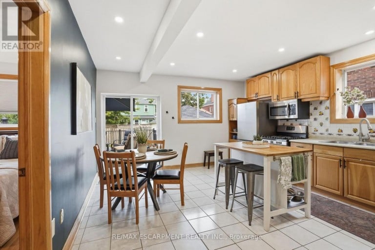 17 TUXEDO AVENUE S, Hamilton (Delta), Ontario, L8K2R7