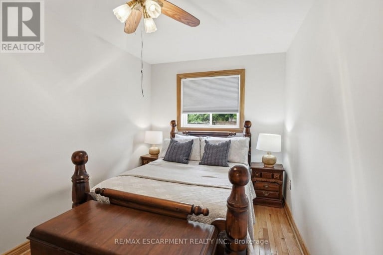 17 TUXEDO AVENUE S, Hamilton (Delta), Ontario, L8K2R7