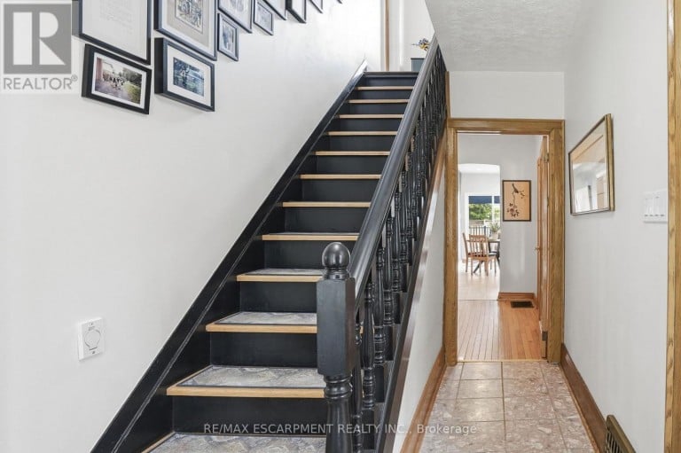 17 TUXEDO AVENUE S, Hamilton (Delta), Ontario, L8K2R7